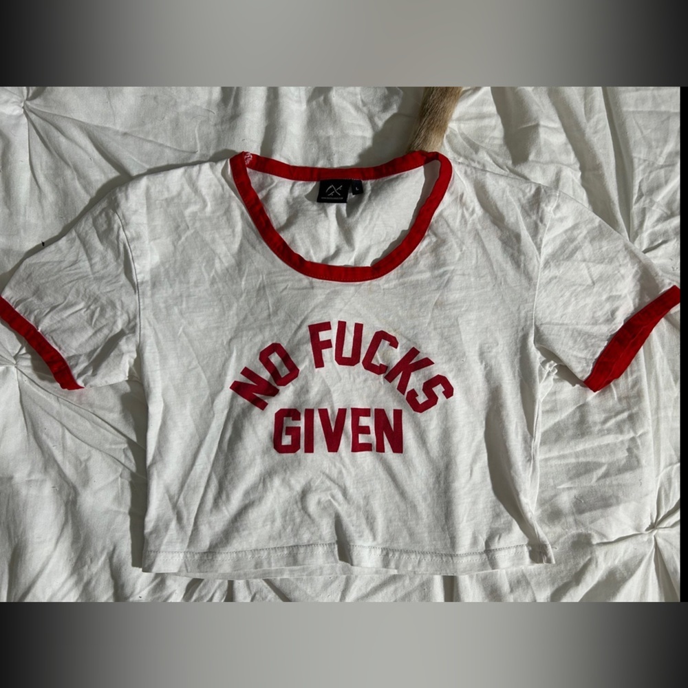 Graphic crop tee
